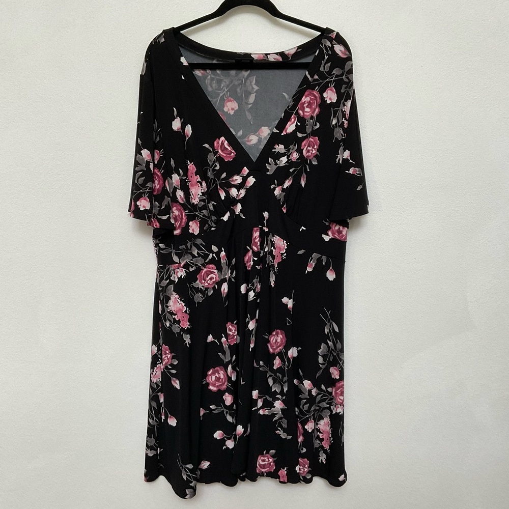 Torrid Black, Pink Floral V-Neck Dress Size 3X Dark Spring Stretchy Flare